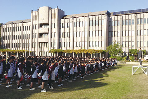 全校朝礼
