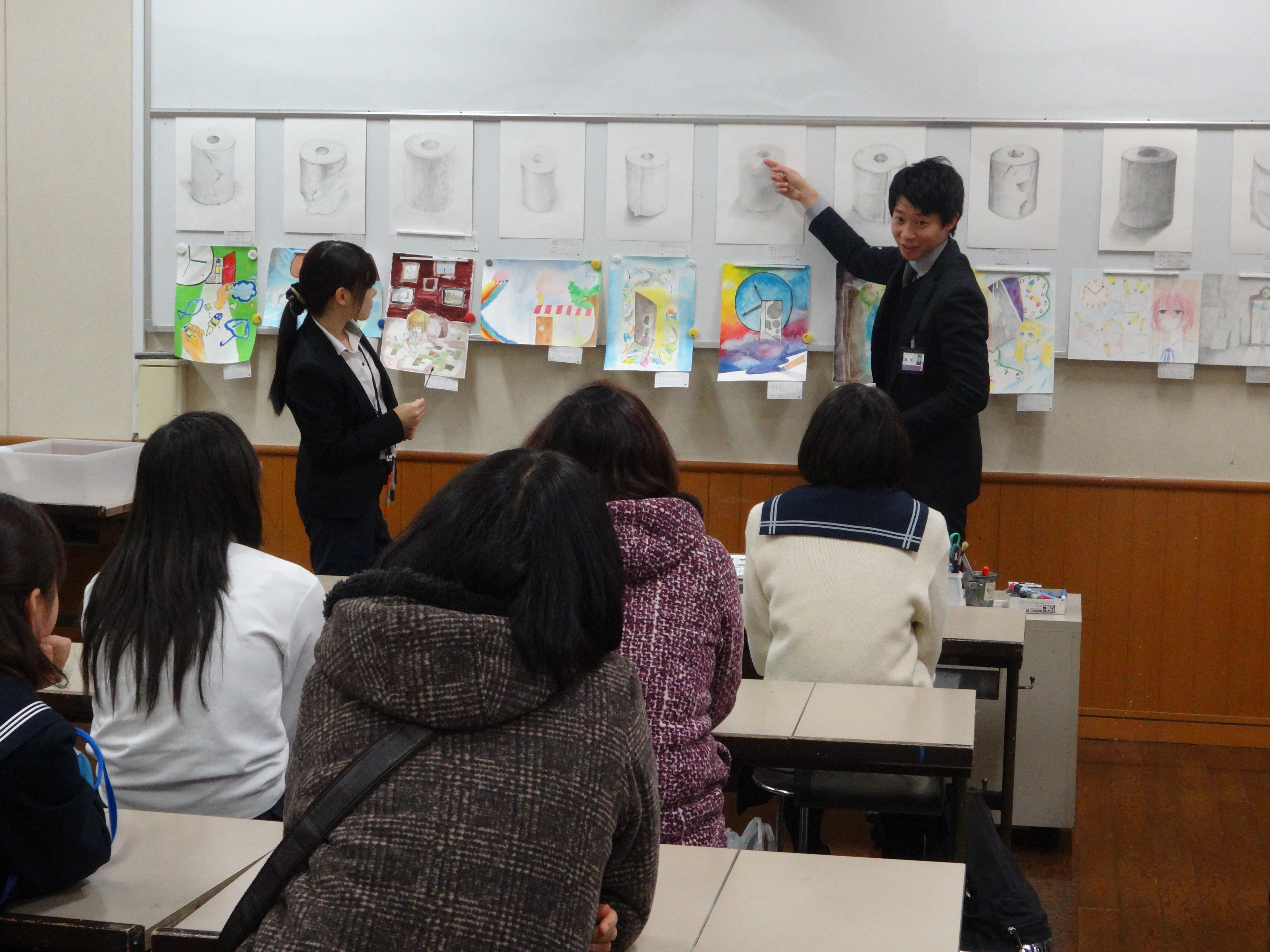 制作後の合評風景です。