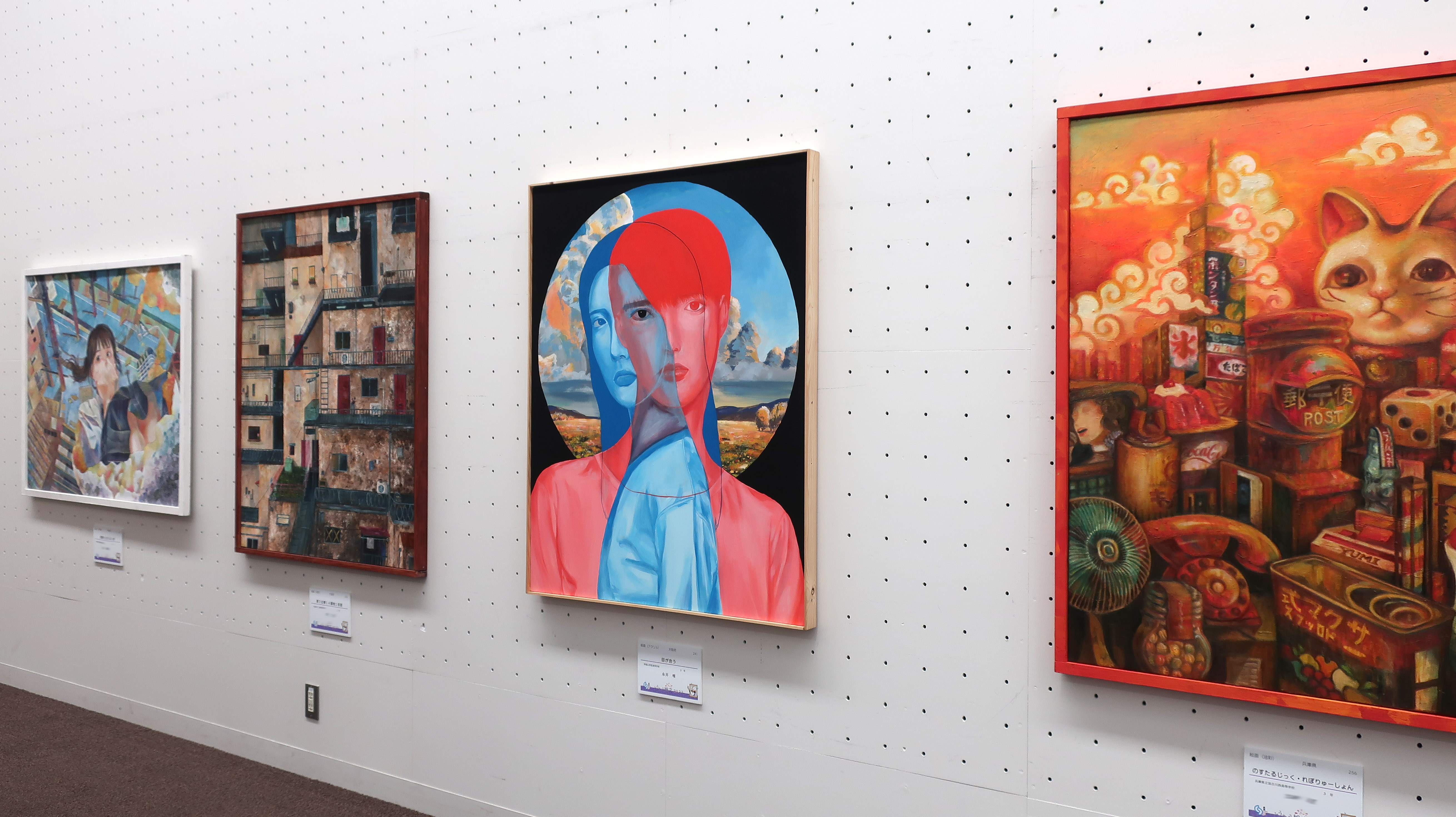 全総文展示風景① 高3 永井 唯 「目が合う」