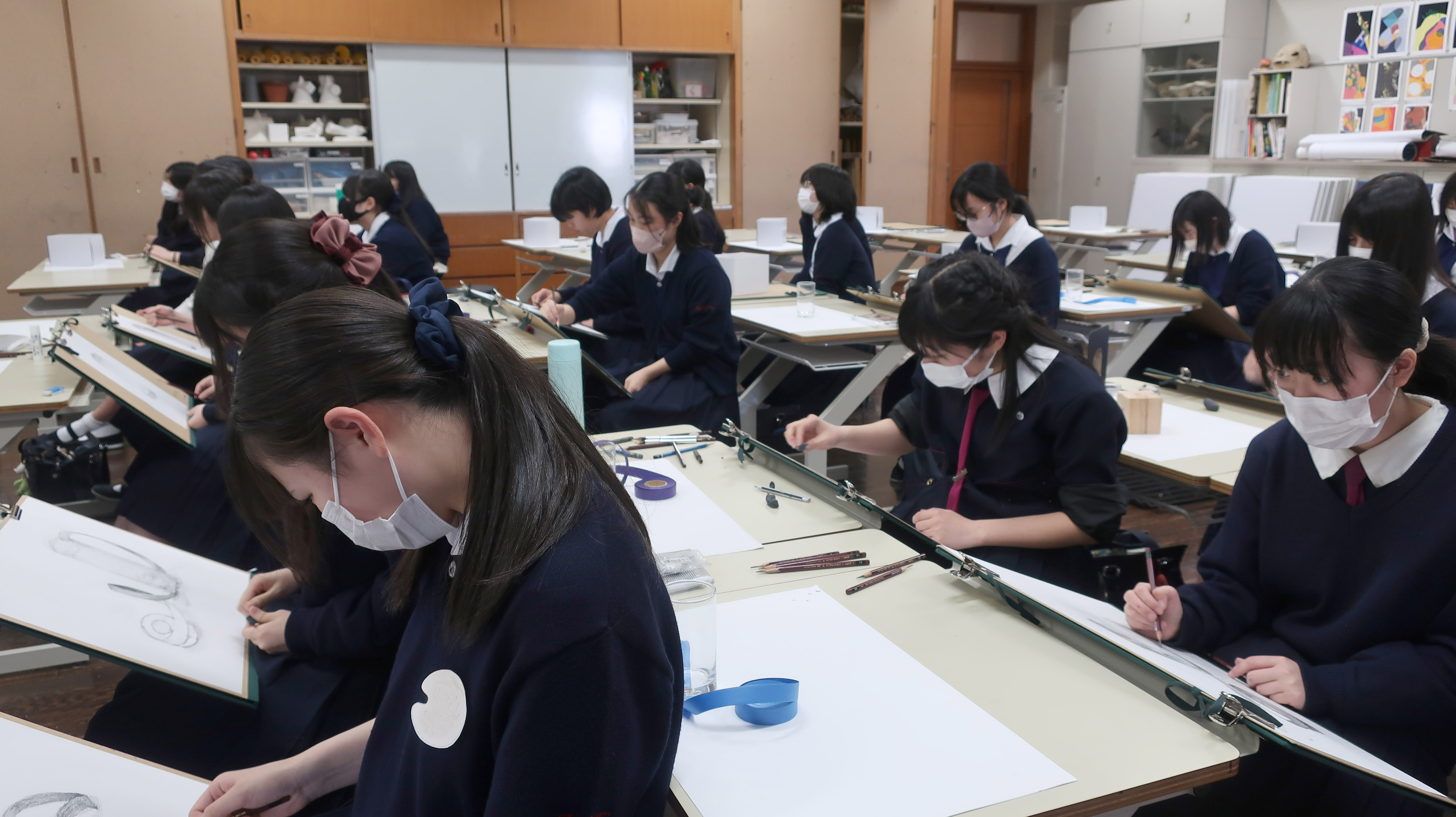 １・２年生：デッサンの様子