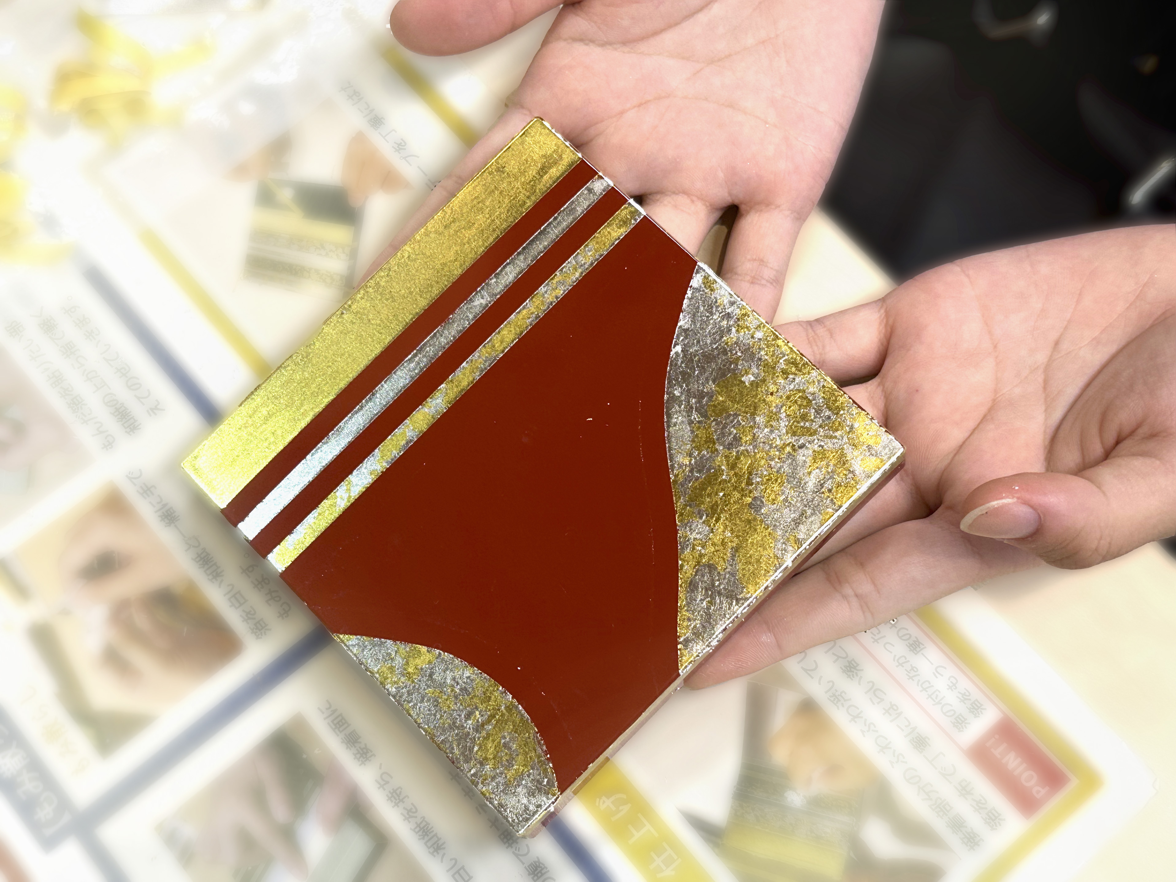 金箔貼り初体験!素敵な小物入れが完成しました