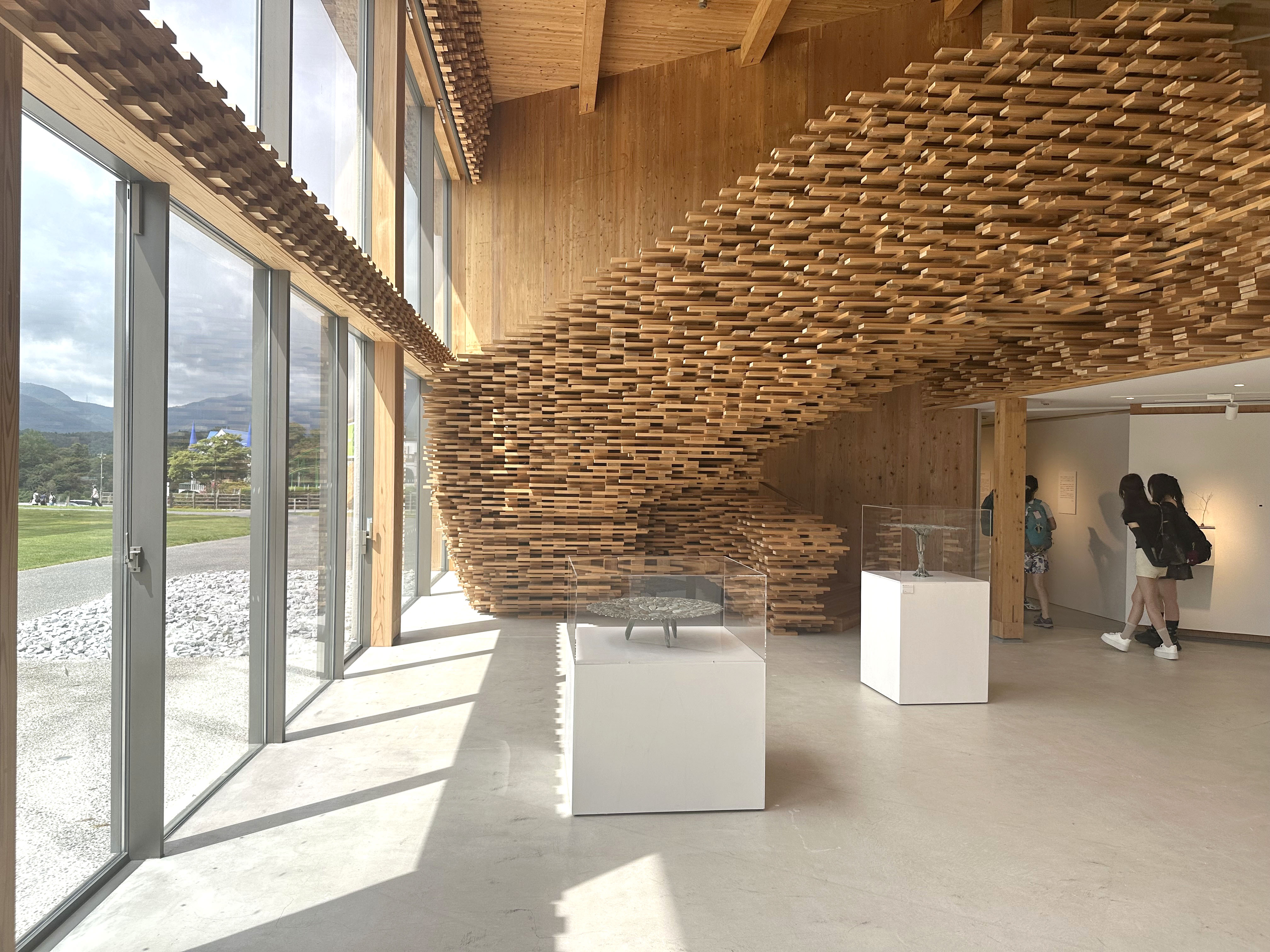 隈研吾氏監修の「GREENable HIRUZEN（グリーナブルヒルゼン）」のミュージアム。洗練された建物と展示空間でした