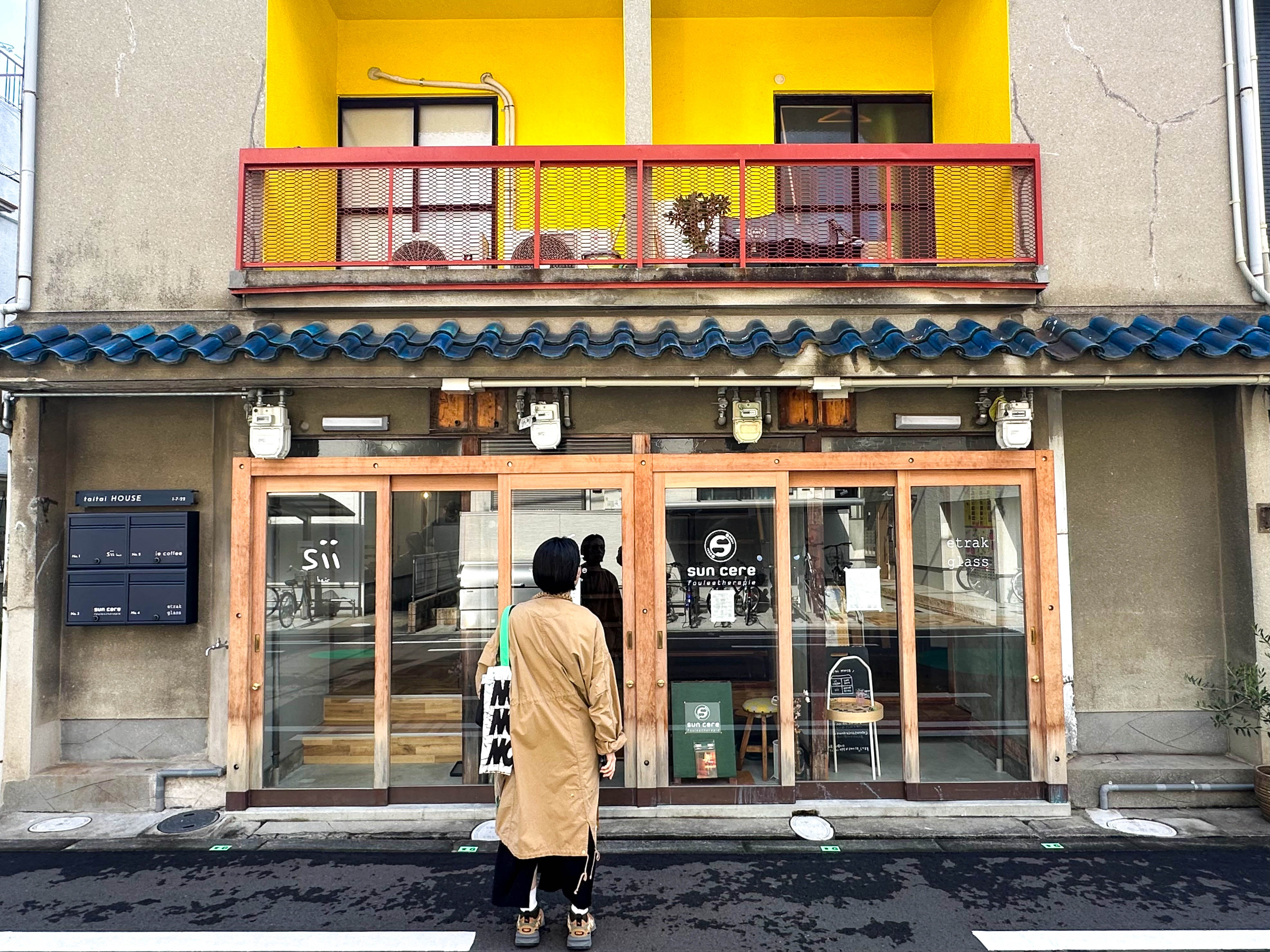 教員も街歩きしながら新たな発見を👀