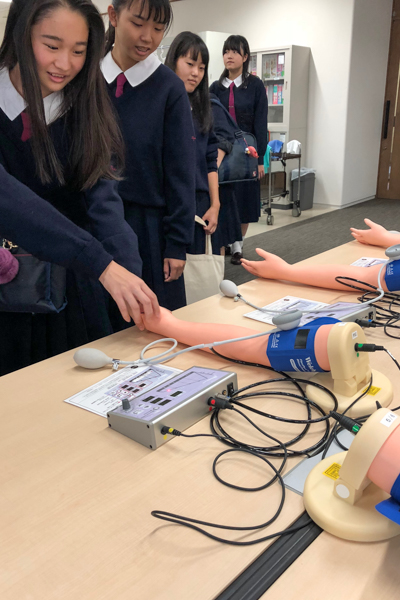 高１プルミエ 同志社女子大学キャンパス見学会２０１８ Photo Report 帝塚山学院中学校高等学校 一人ひとりの 輝きの先へ 100年続く伝統を誇りに 中高一貫校