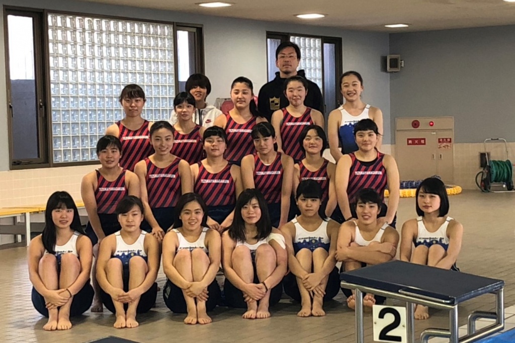 水泳部の活動 昨年度冬休みから春休みにかけての活動報告 Photo Report 帝塚山学院 中学校高等学校 一人ひとりの 輝きの先へ 100年続く伝統を誇りに 中高一貫校
