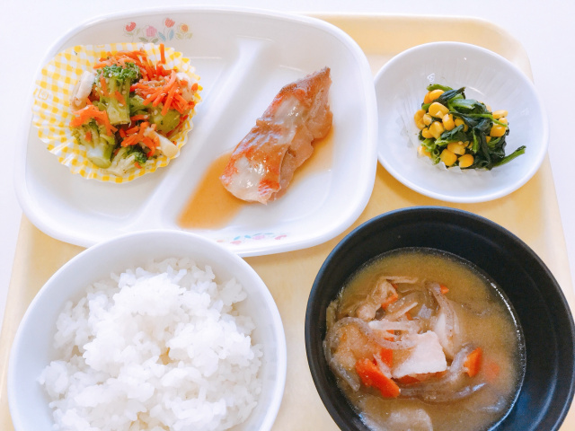 献立 魚の 煮付け 魚の煮付けに合うおかず７選と副菜やスープ、おすすめ献立メニュー！｜献立寺